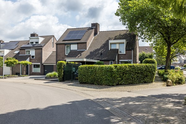 Verkocht: Half vrijstaand woonhuis met voldoende woonoppervlakte op een ruim perceel gelegen in Voerendaal/ Kunrade